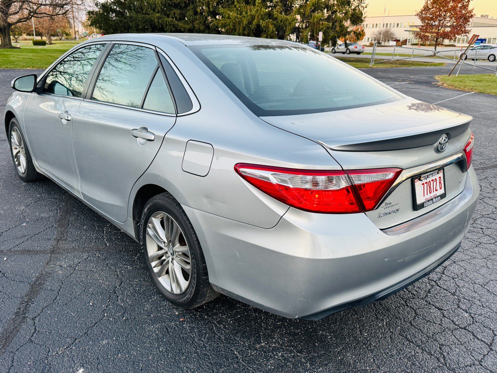 2016 Toyota Camry Image 3