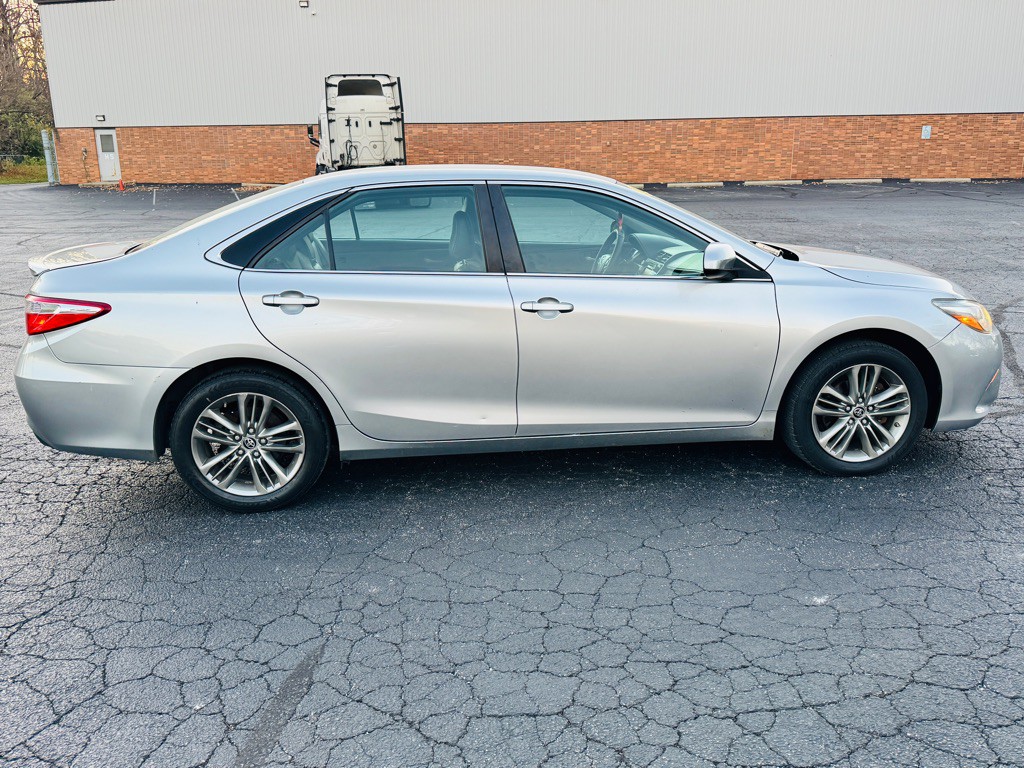 2016 Toyota Camry Image 6