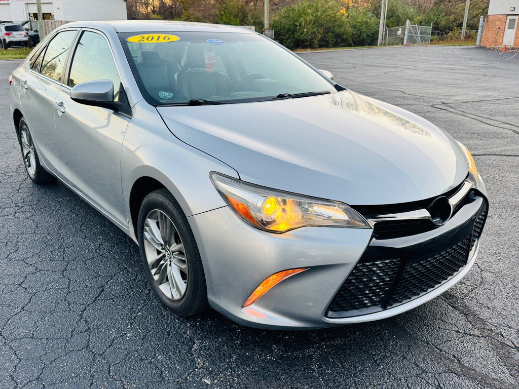 2016 Toyota Camry Image 7