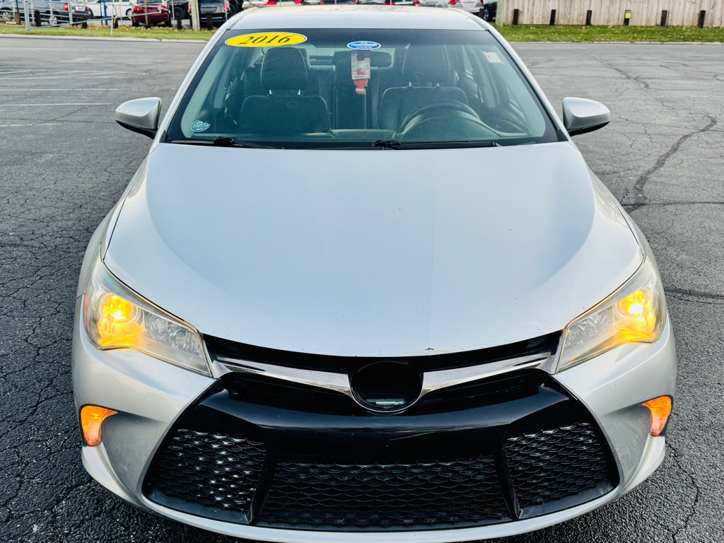 2016 Toyota Camry Image 8