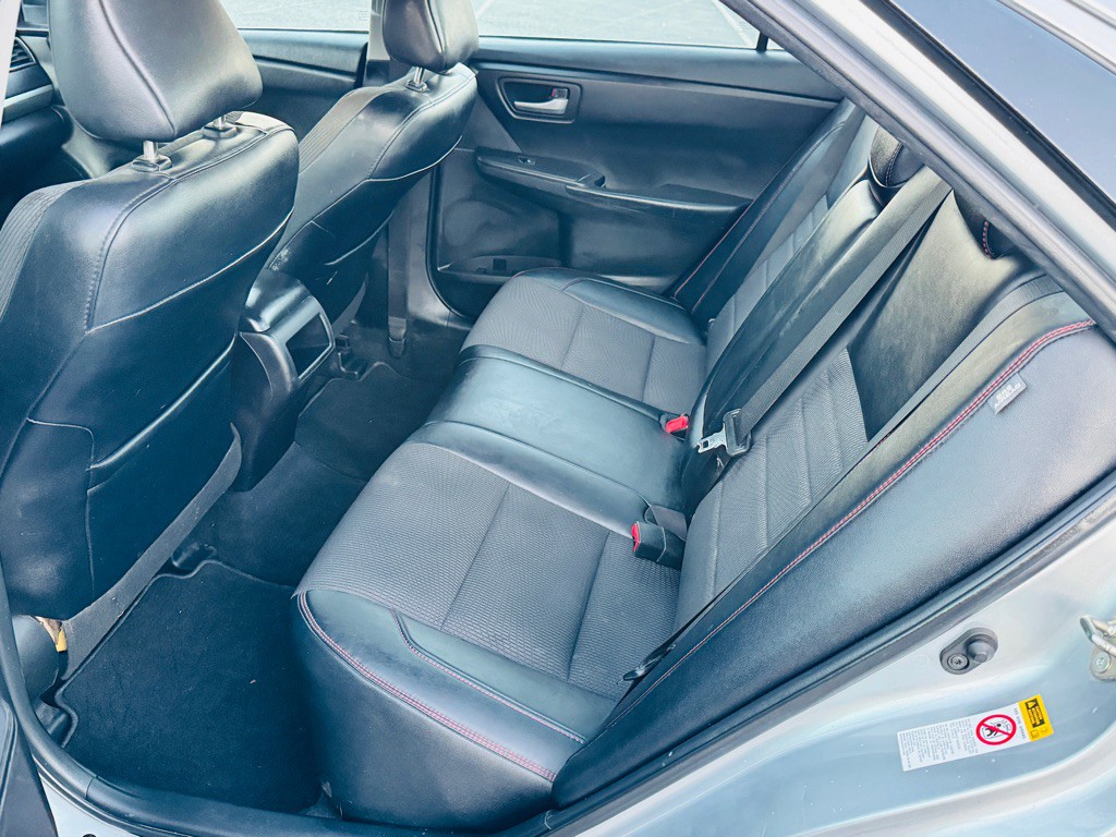 2016 Toyota Camry Image 11