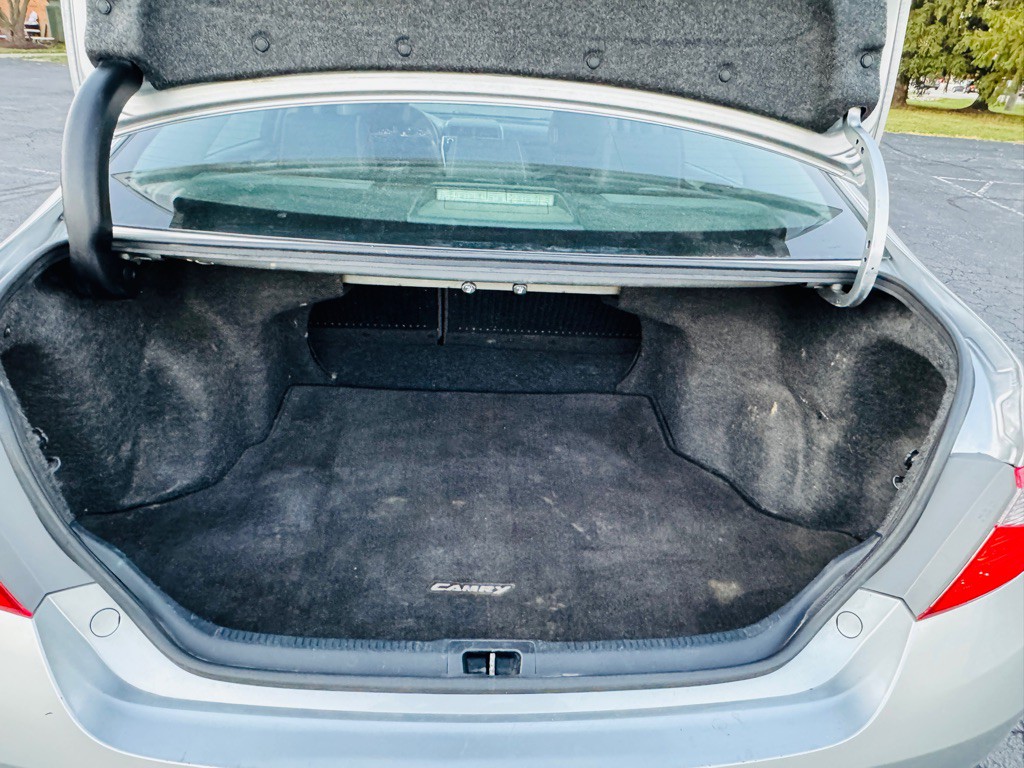 2016 Toyota Camry Image 12