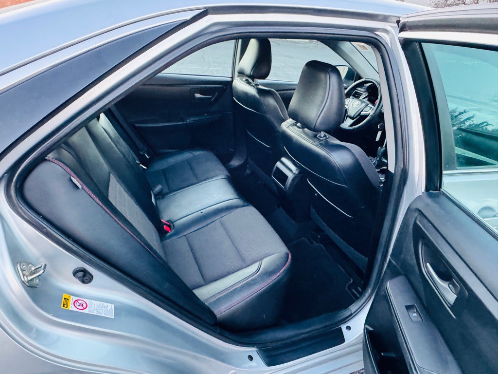 2016 Toyota Camry Image 13