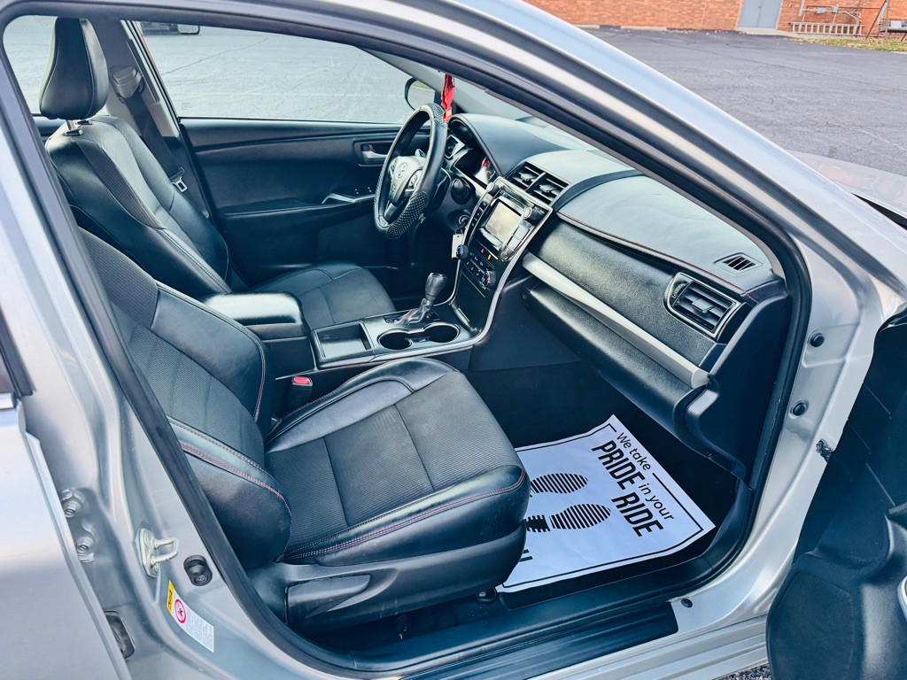 2016 Toyota Camry Image 14