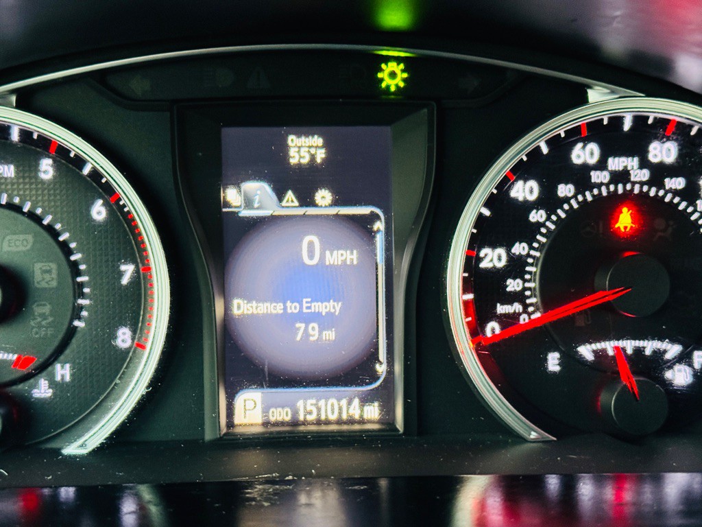 2016 Toyota Camry Image 15