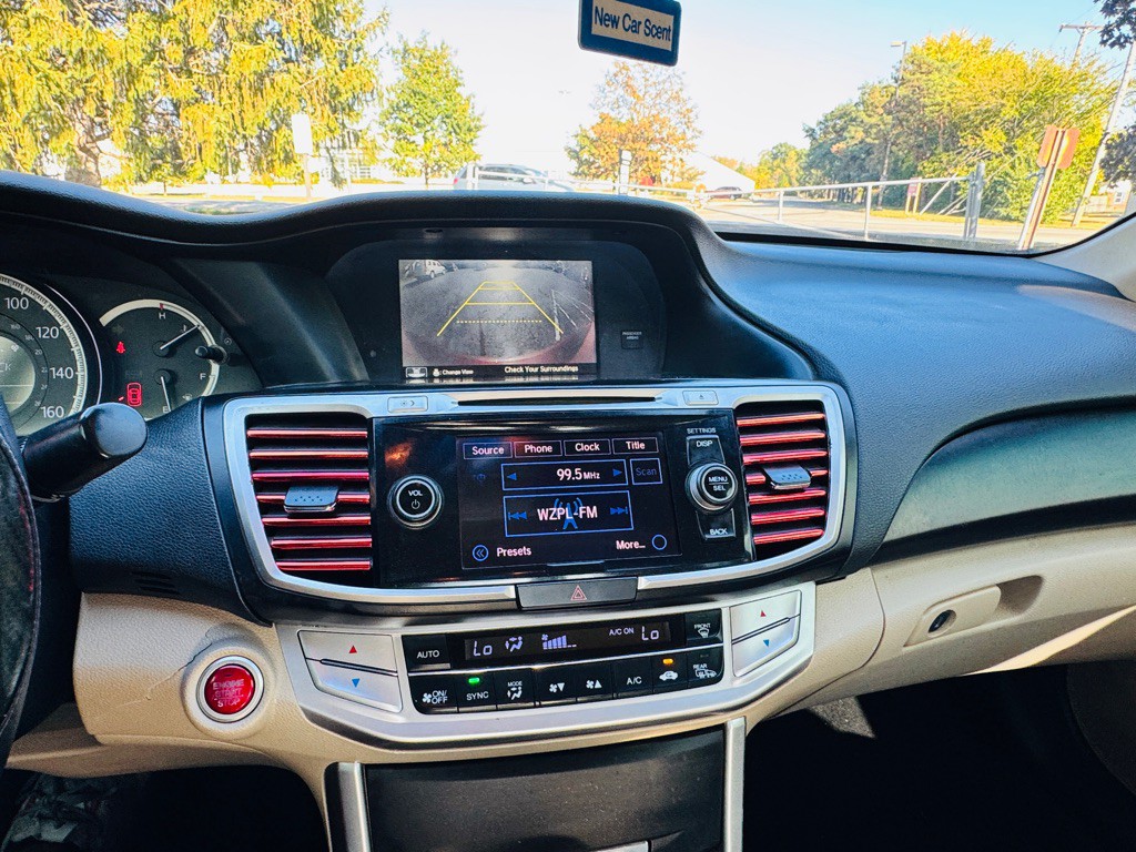 2015 Honda Accord Image 16