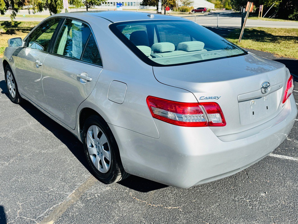 2010 Toyota Camry Image 5