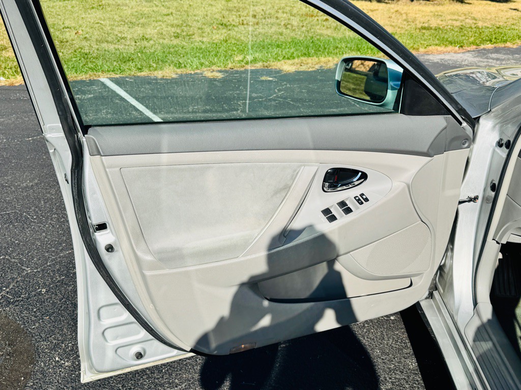 2010 Toyota Camry Image 10