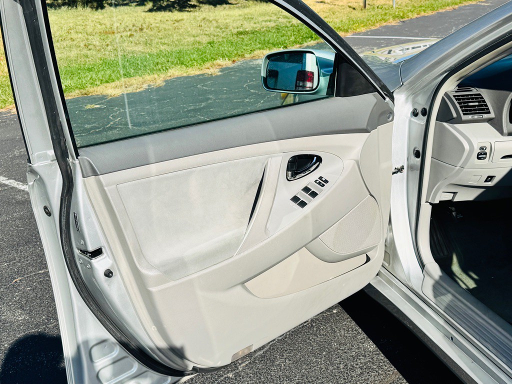 2010 Toyota Camry Image 11