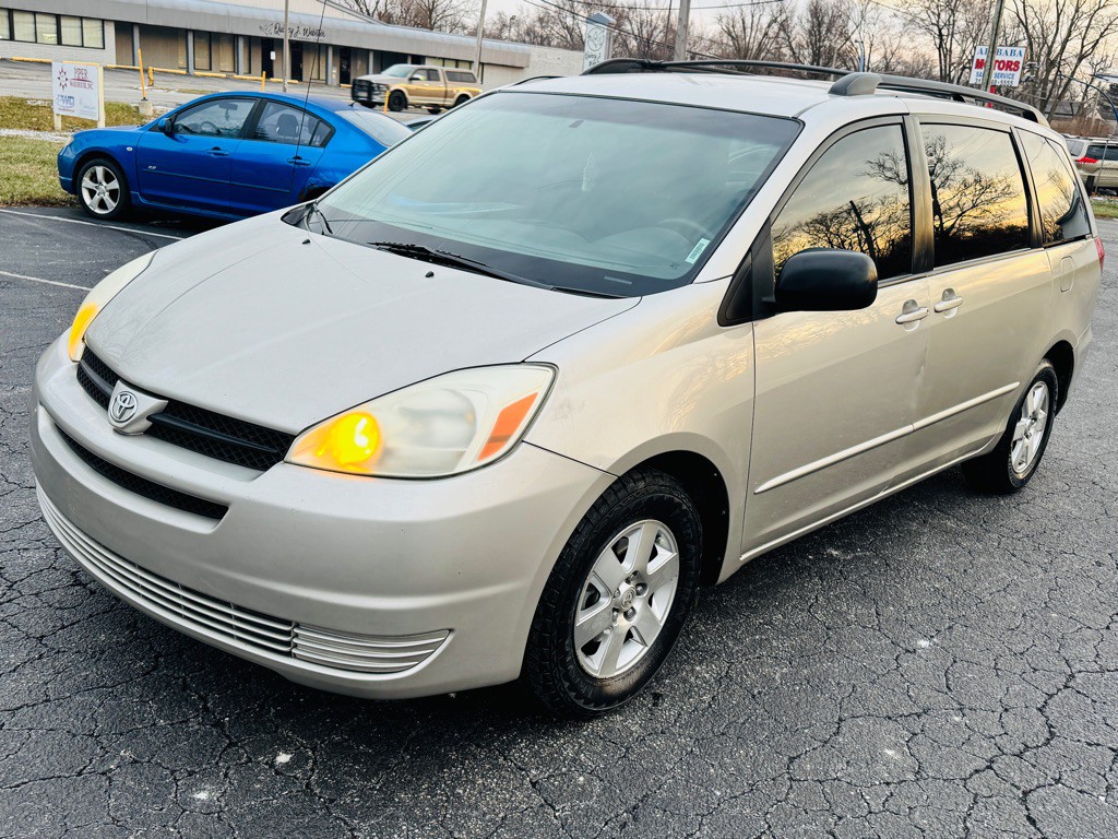 2004 Toyota Sienna Image 1