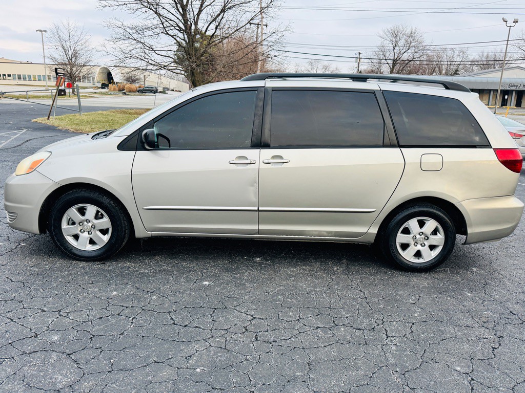 2004 Toyota Sienna Image 2