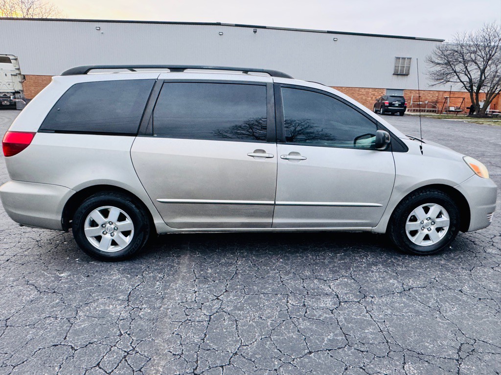 2004 Toyota Sienna Image 6