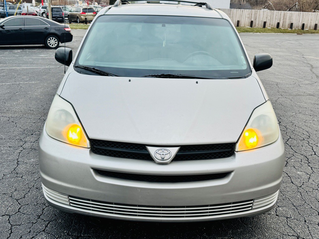 2004 Toyota Sienna Image 8