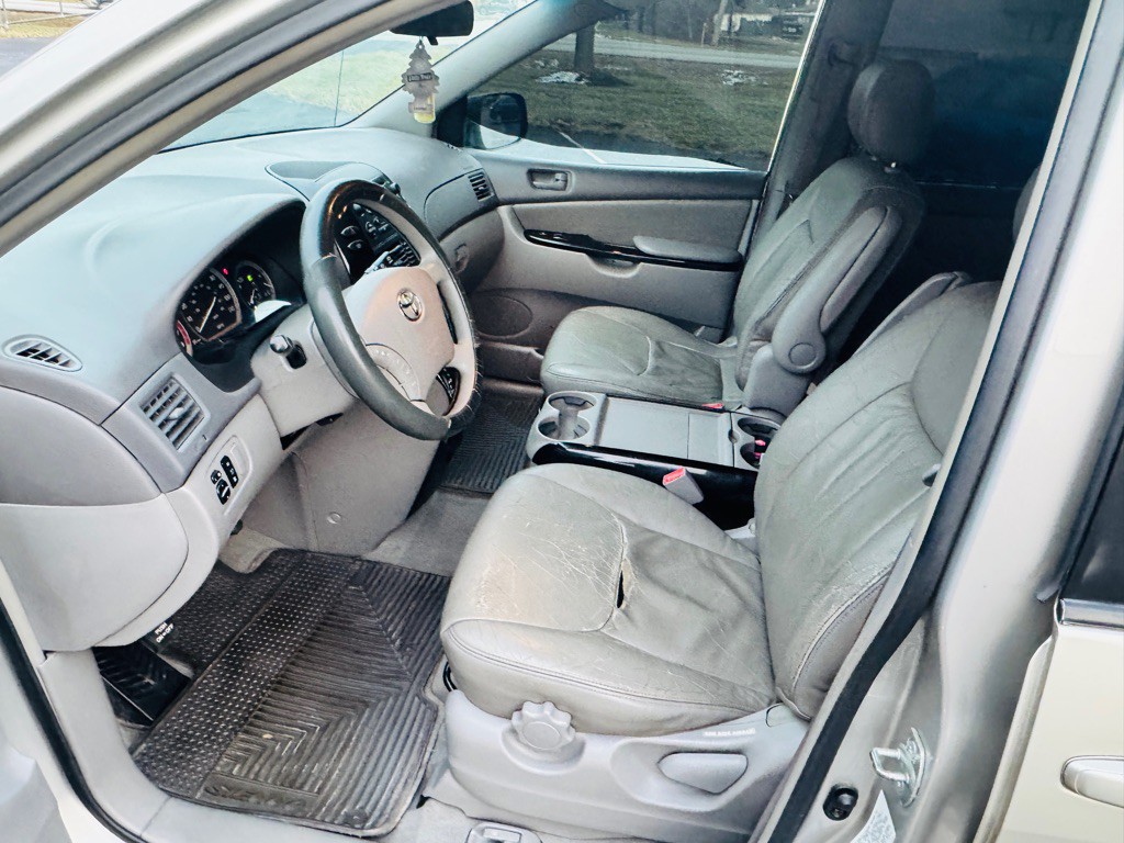 2004 Toyota Sienna Image 10