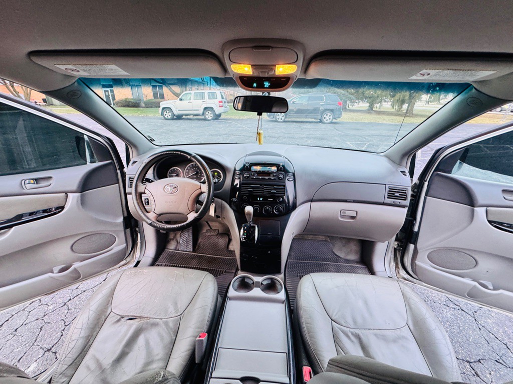 2004 Toyota Sienna Image 16