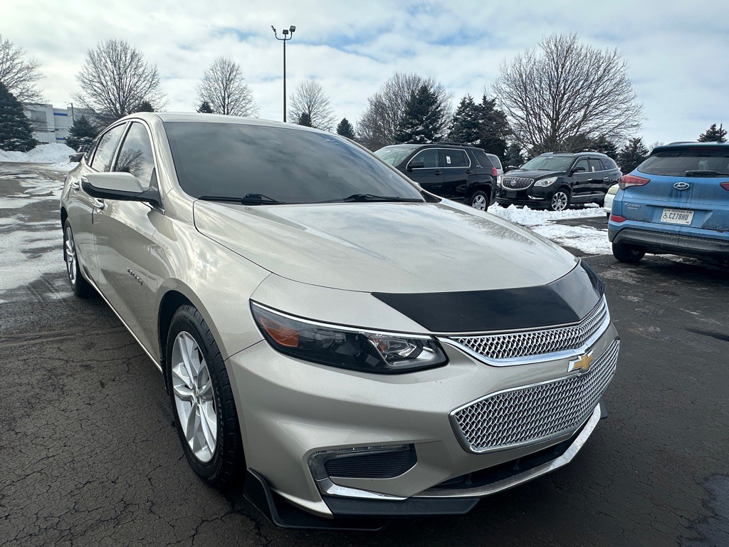 2016 Chevrolet Malibu Image 2