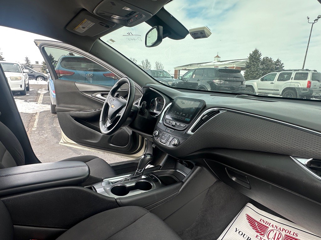 2016 Chevrolet Malibu Image 12