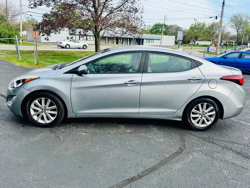 2015 Hyundai Elantra Image 2