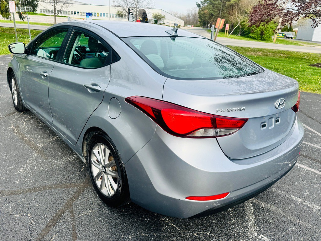 2015 Hyundai Elantra Image 3