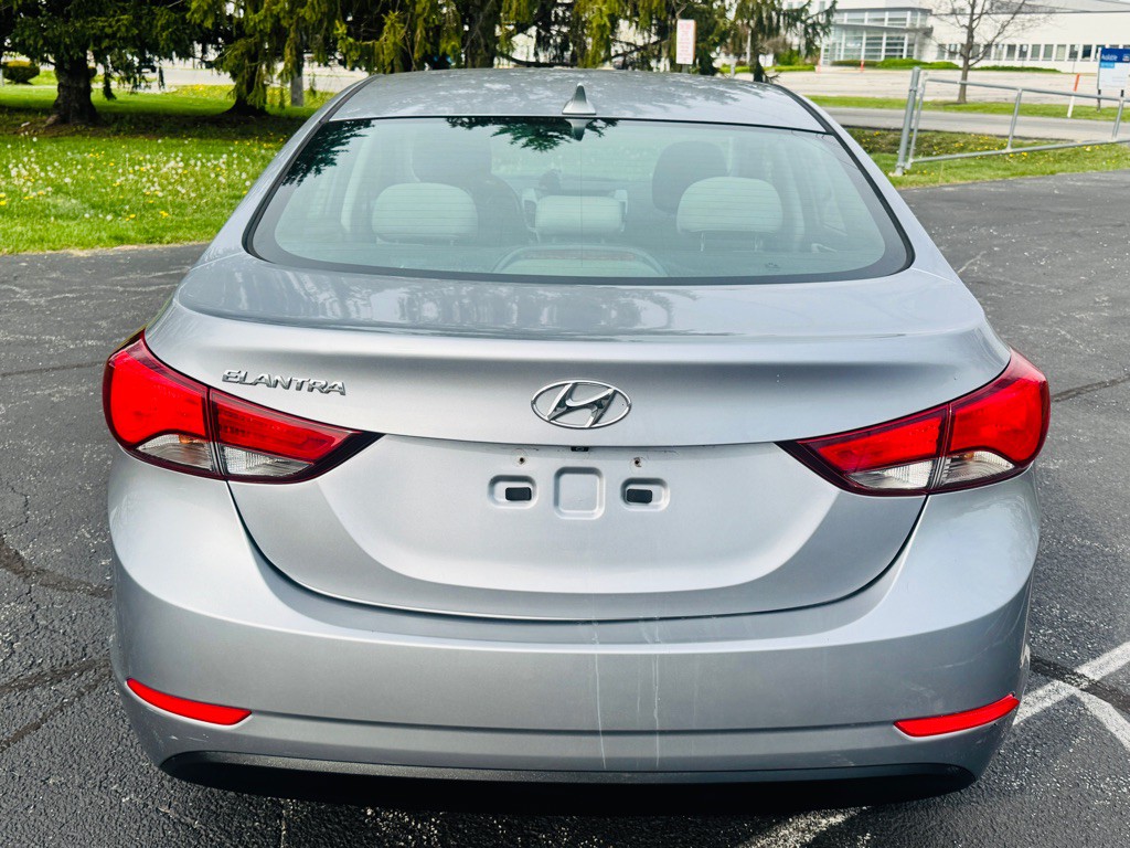 2015 Hyundai Elantra Image 4