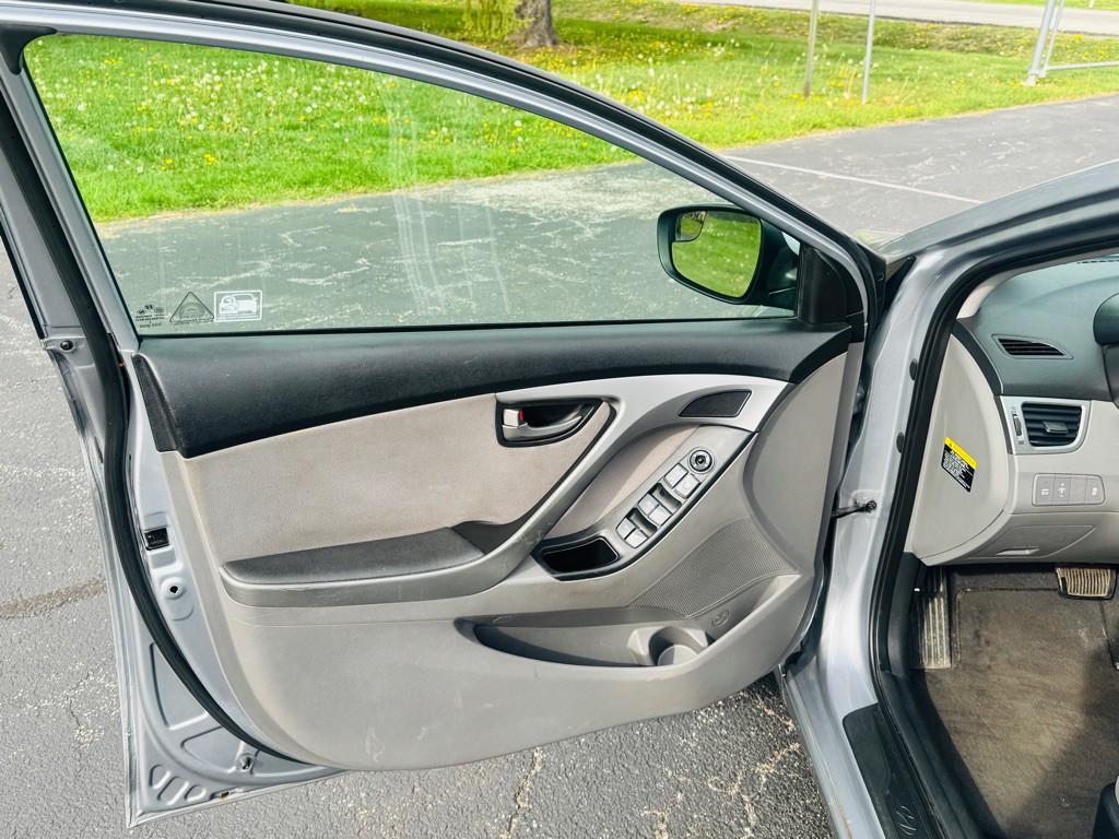 2015 Hyundai Elantra Image 9