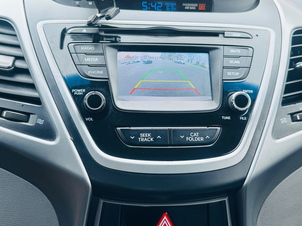 2015 Hyundai Elantra Image 17