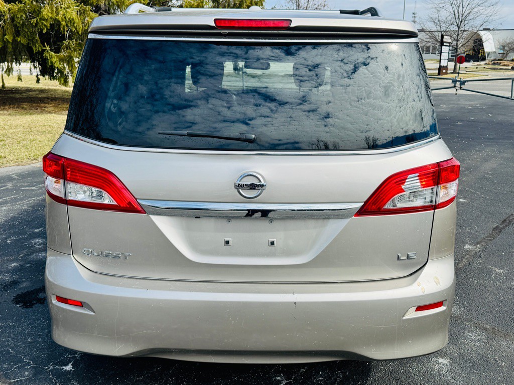 2012 Nissan Quest Image 4