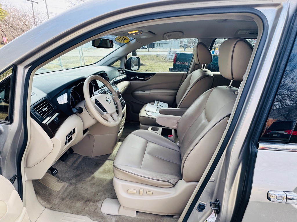 2012 Nissan Quest Image 10
