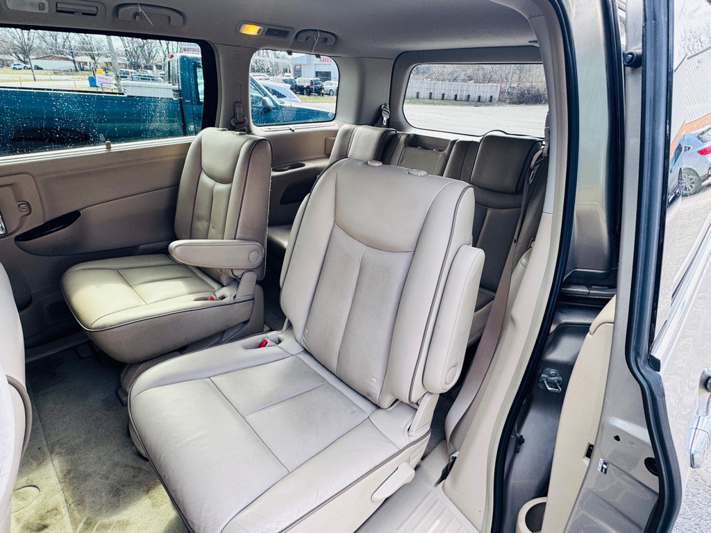 2012 Nissan Quest Image 11
