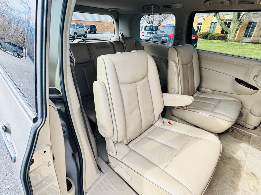 2012 Nissan Quest Image 13