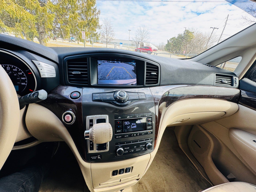 2012 Nissan Quest Image 17