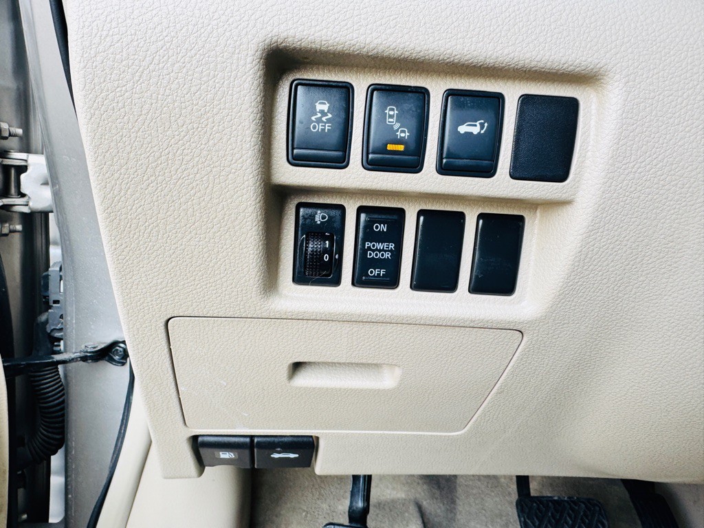 2012 Nissan Quest Image 19