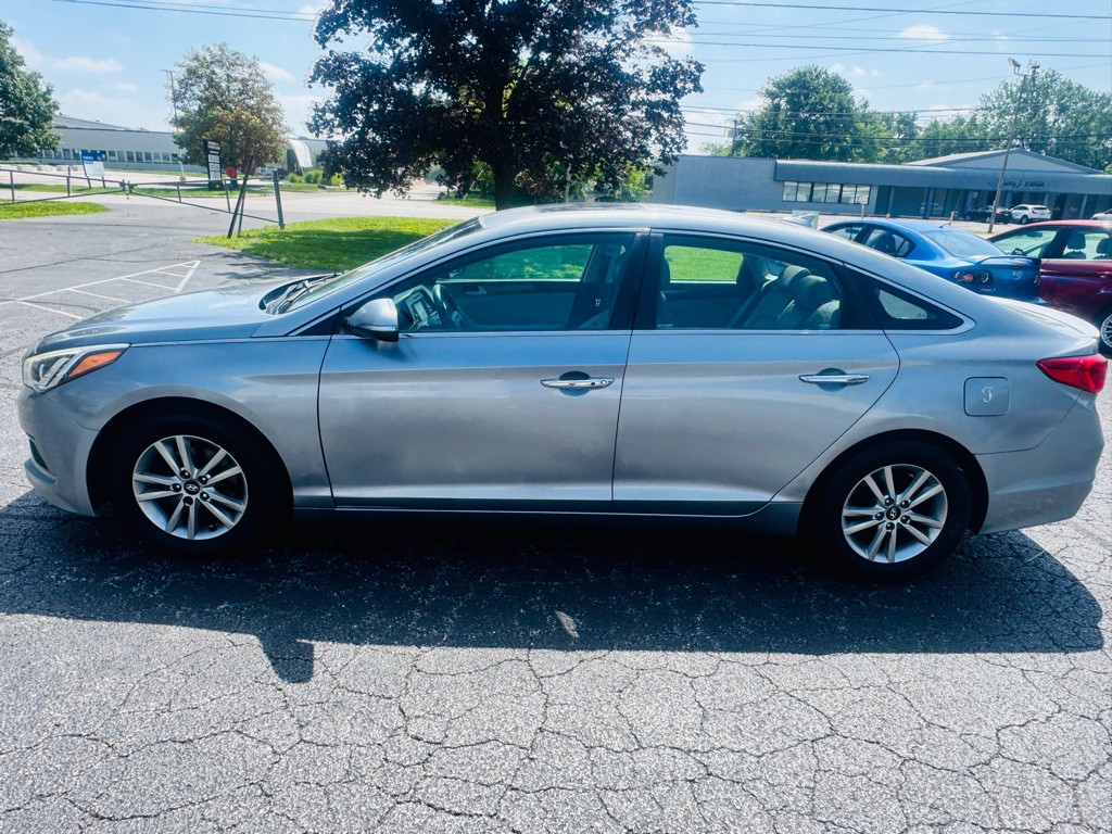 2016 Hyundai Sonata Image 2