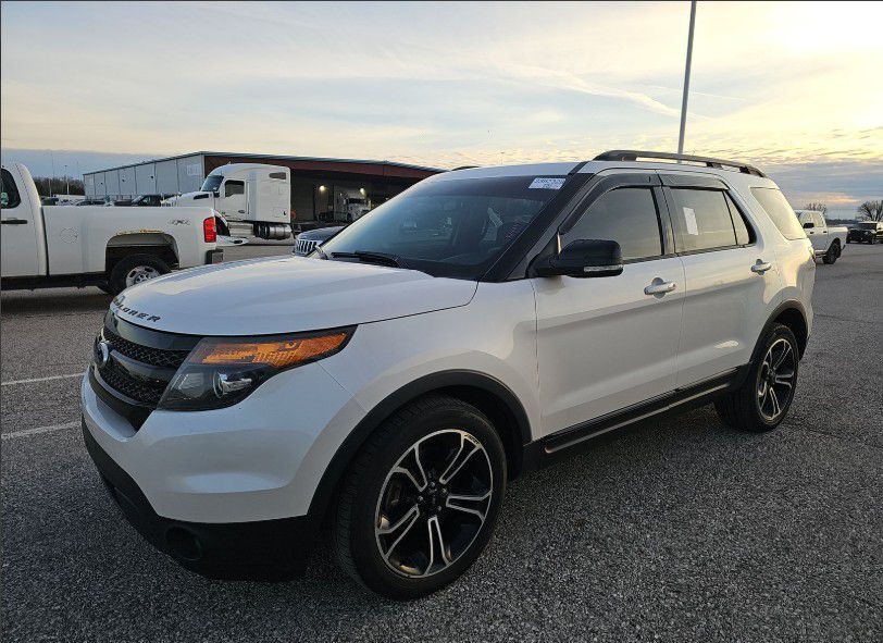 2015 Ford Explorer Image 1