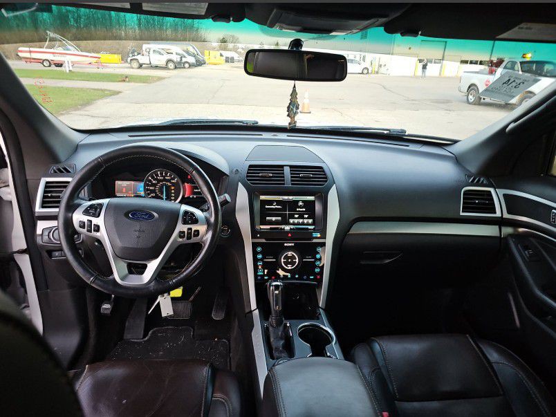 2015 Ford Explorer Image 12