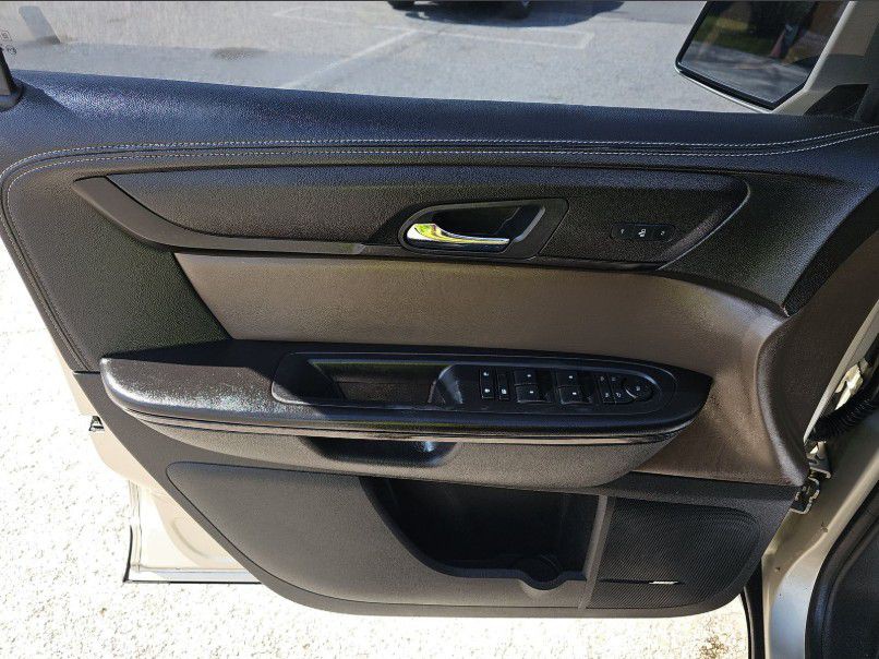 2016 GMC Acadia Image 9