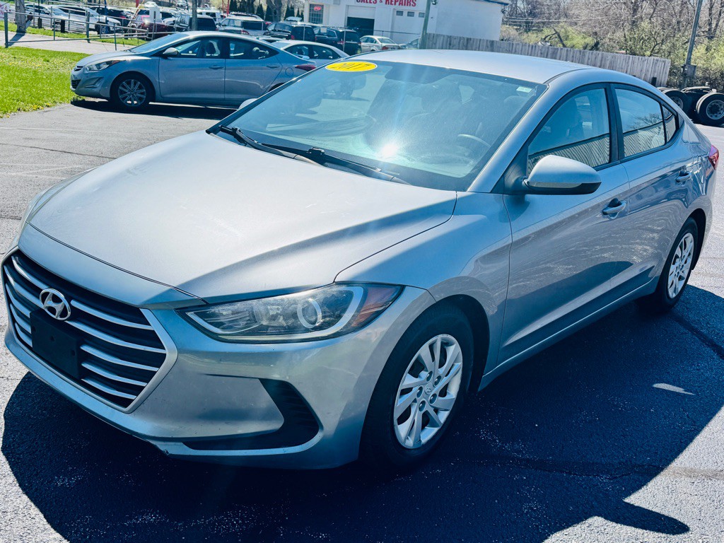 2017 Hyundai Elantra Image 1