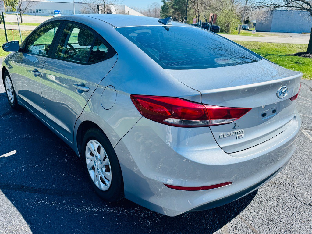 2017 Hyundai Elantra Image 3