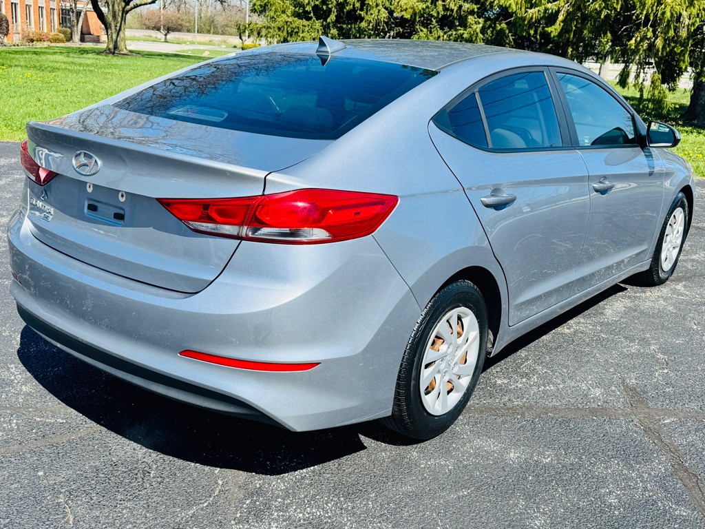 2017 Hyundai Elantra Image 5