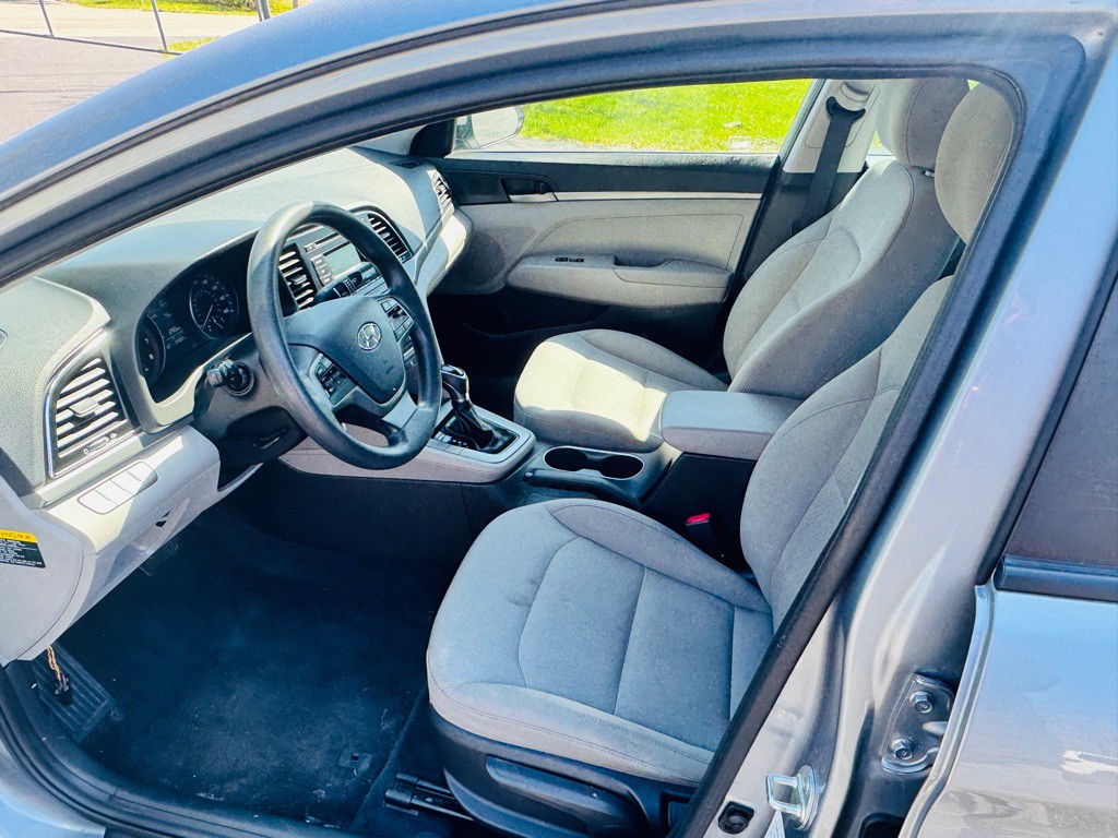 2017 Hyundai Elantra Image 10