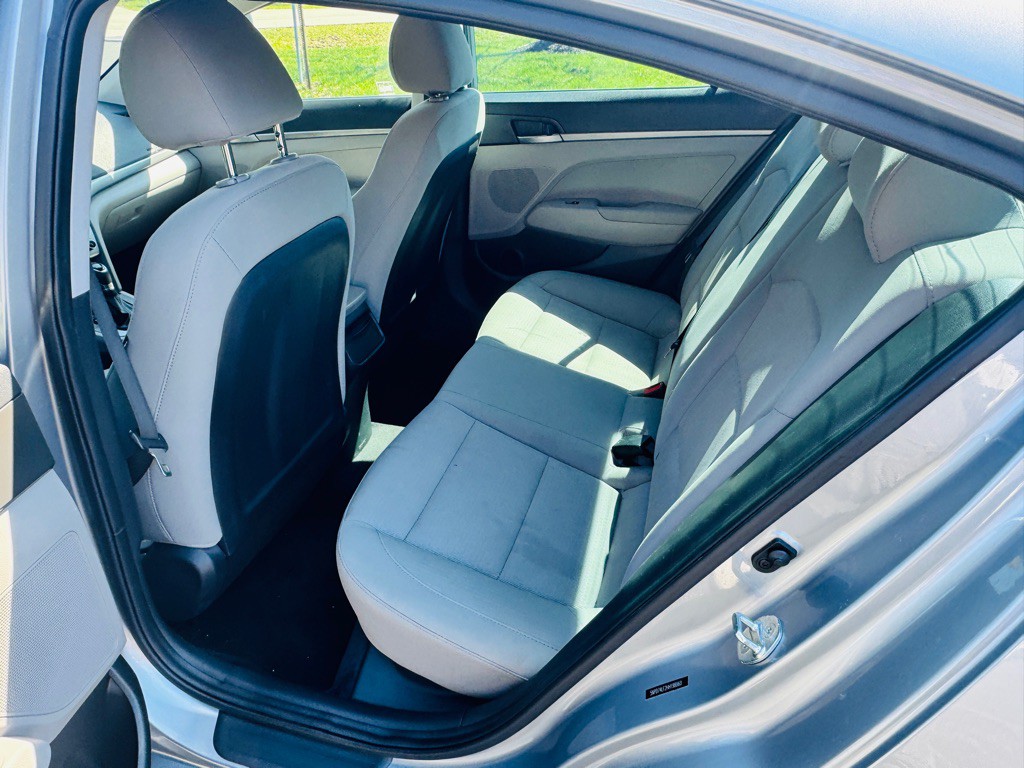 2017 Hyundai Elantra Image 11