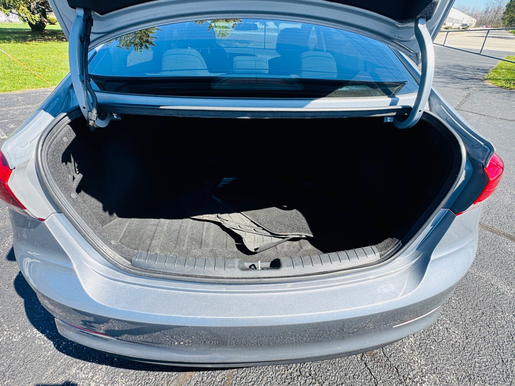 2017 Hyundai Elantra Image 12