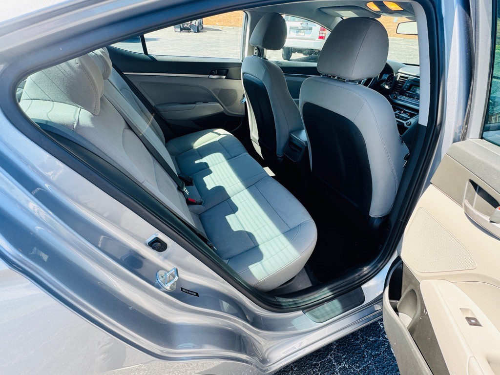 2017 Hyundai Elantra Image 13