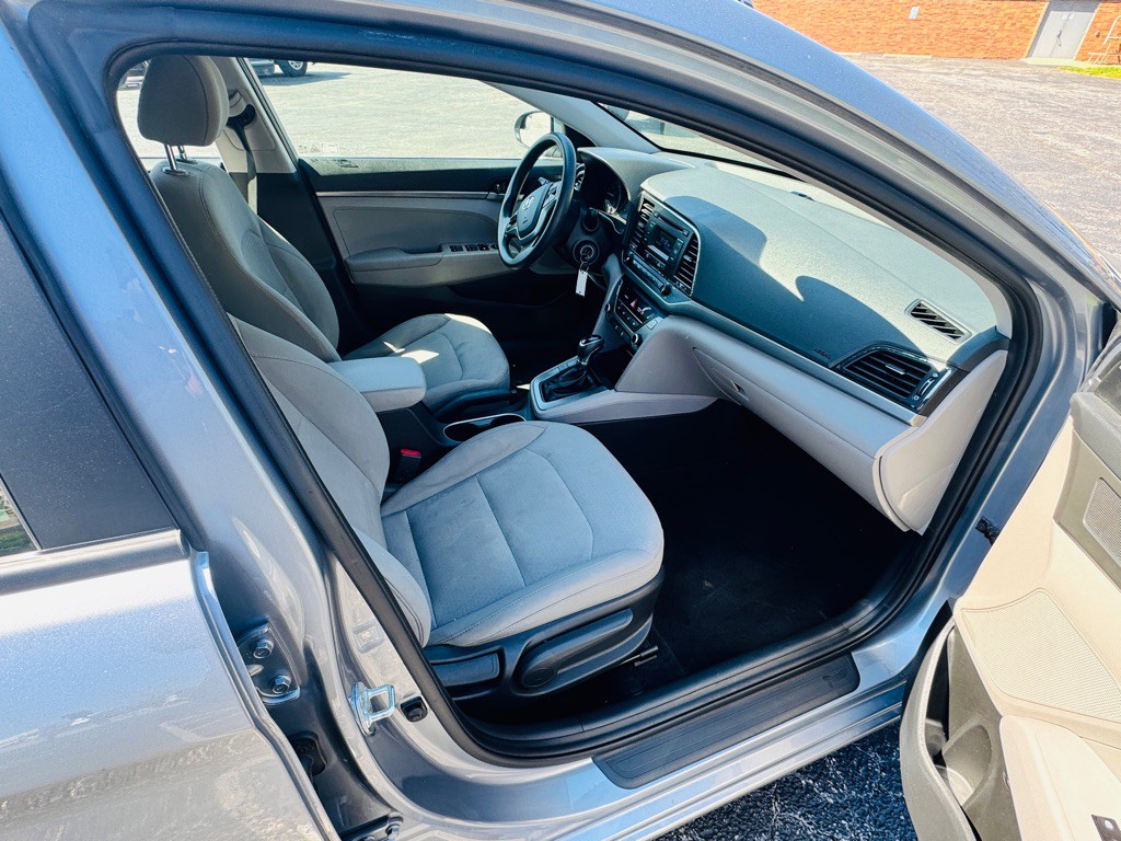 2017 Hyundai Elantra Image 14