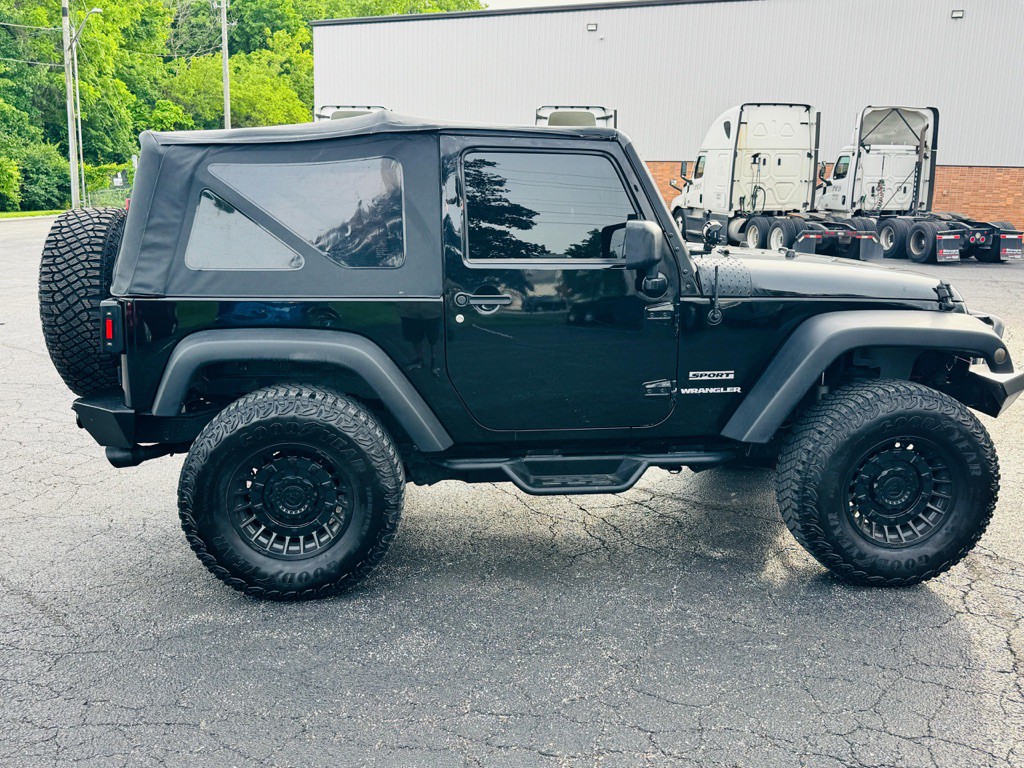 2013 Jeep Wrangler Image 17