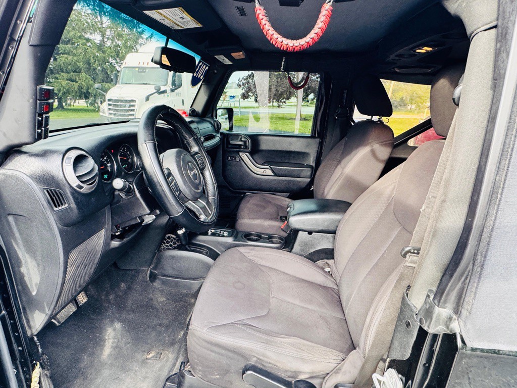 2013 Jeep Wrangler Image 18