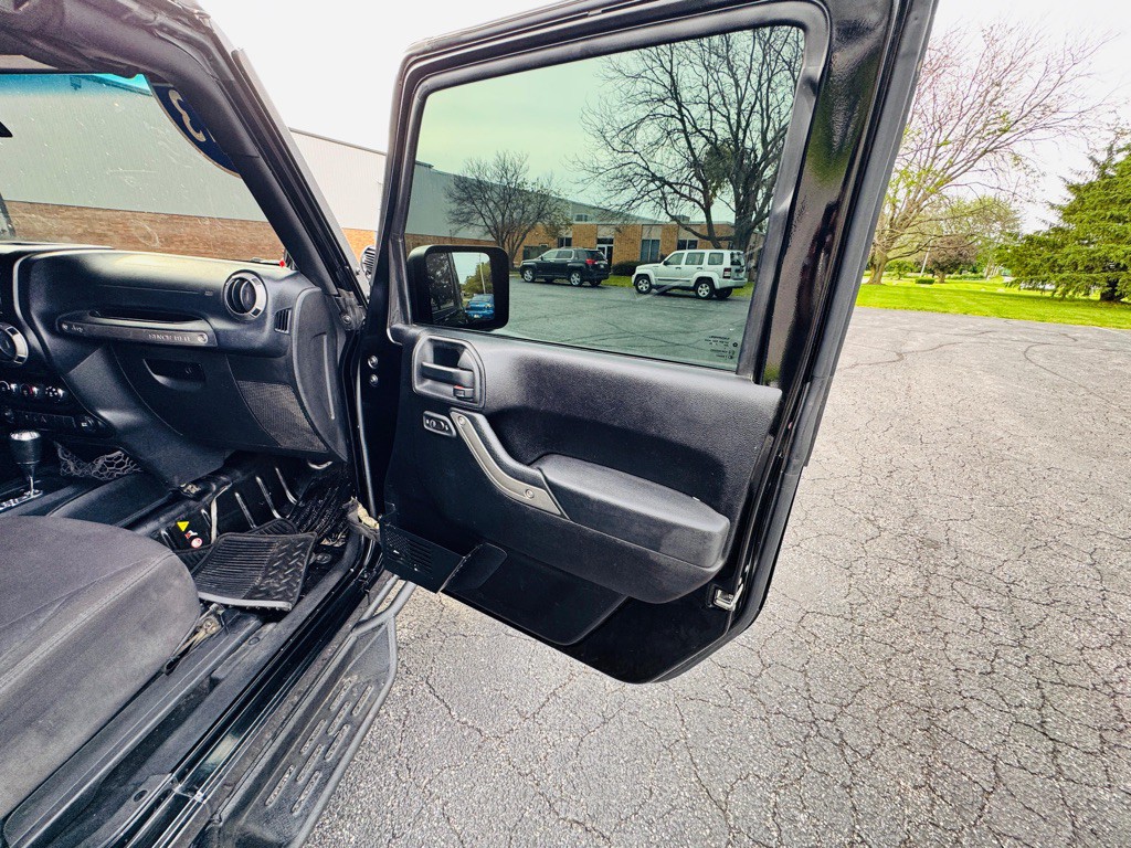 2013 Jeep Wrangler Image 20
