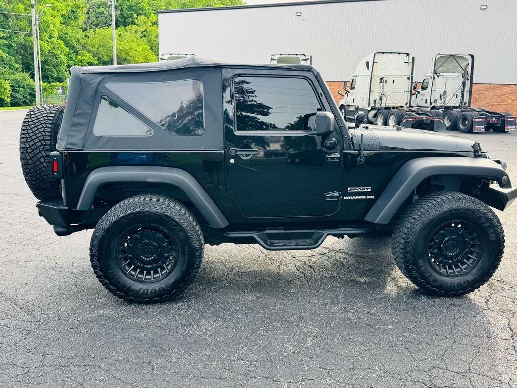 2013 Jeep Wrangler Image 23