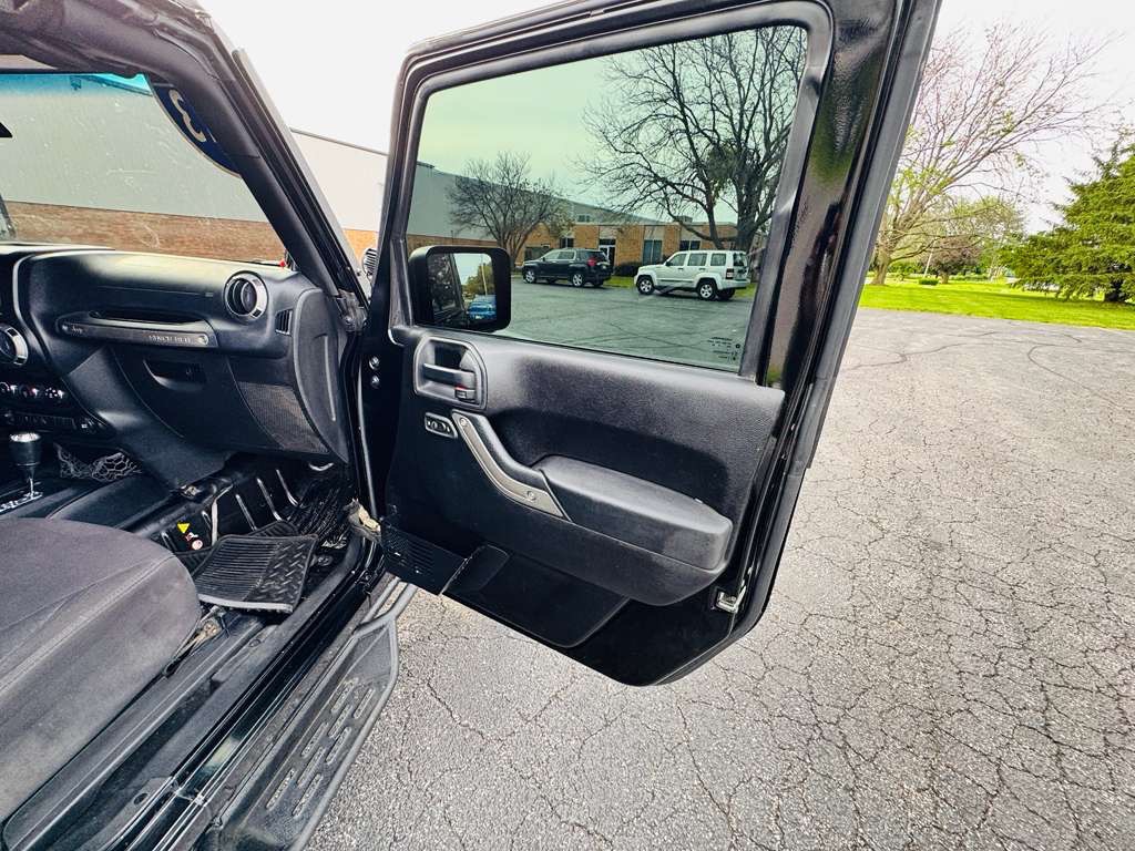 2013 Jeep Wrangler Image 24