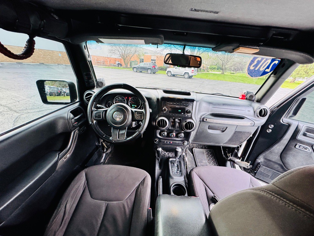 2013 Jeep Wrangler Image 25